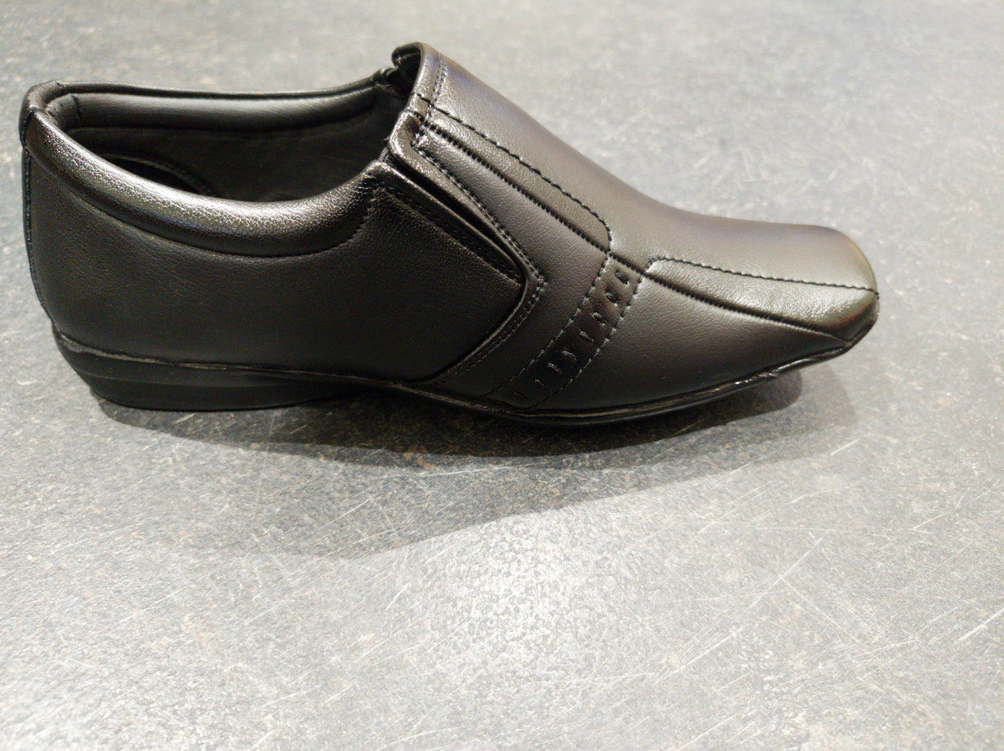 Mitty Black Slip-on Formal Shoes for Men 8517